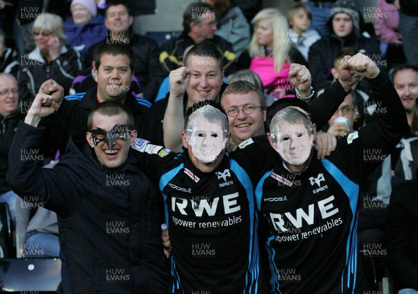 200412 Ospreys v Dragons- RaboDirect PRO 12 -Ospreys' fans show their support for Shane Williams on his final home League game 