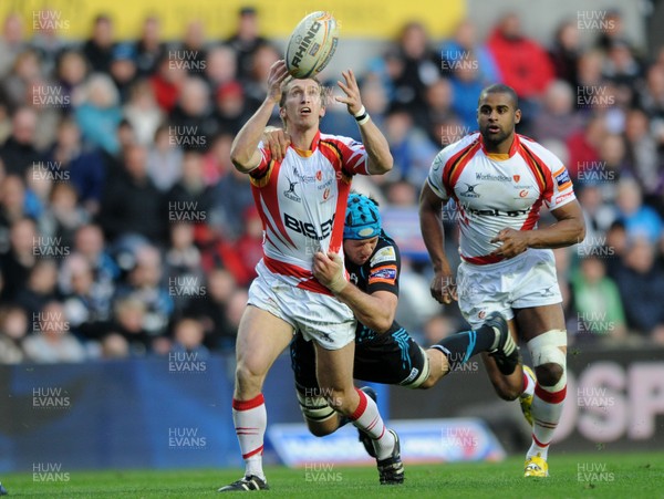 200412 - Ospreys v Newport-Gwent Dragons - RaboDirect PRO12 -Wayne Evans of Dragons