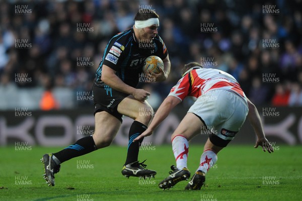 200412 - Ospreys v Newport-Gwent Dragons - RaboDirect PRO12 -Ryan Bevington of Ospreys