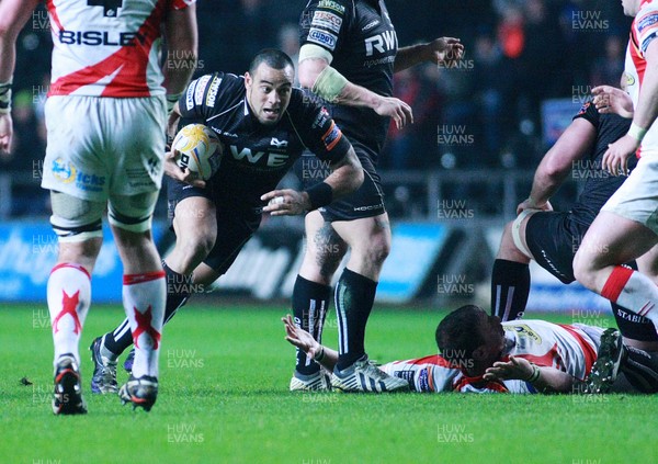 220313 Ospreys v Newport Gwent Dragons - RaboDirectPro12 -Ospreys' Kahn Fotuali'i makes a break 