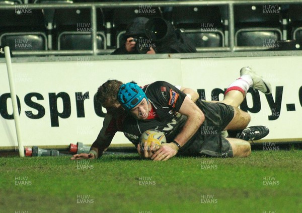 220313 Ospreys v Newport Gwent Dragons - RaboDirectPro12 -Ospreys' Justin Tipuric slides in to score a try 