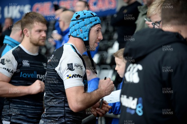 230319 - Ospreys v Dragons - Guinness PRO14 - Justin Tipuric of Ospreys at the end of the game