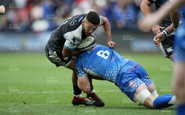 230319 - Ospreys v Dragons - Guinness PRO14 - Keelan Giles of Ospreys is tackled by Aaron Wainwright of Dragons