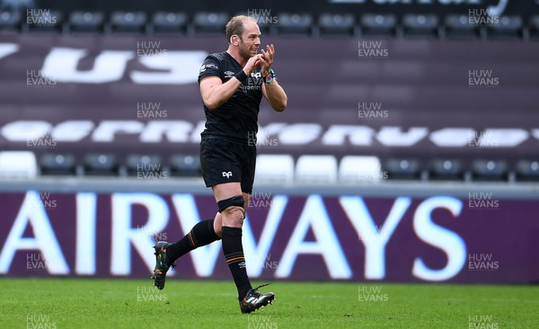 250323 - Ospreys v Dragons - United Rugby Championship - Alun Wyn Jones of Ospreys thanks supporters and team mates as he leaves the field