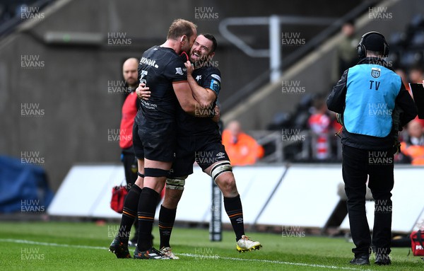 250323 - Ospreys v Dragons - United Rugby Championship - Alun Wyn Jones of Ospreys thanks supporters and team mates as he leaves the field