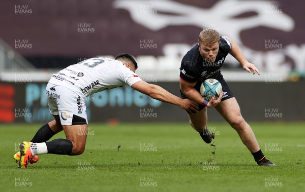 250323 - Ospreys v Dragons - United Rugby Championship - Keiran Williams of Ospreys is challenged by Sio Tomkinson of Dragons 