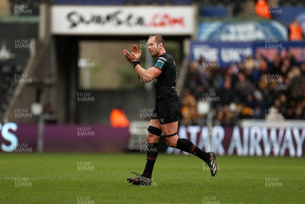 250323 - Ospreys v Dragons - United Rugby Championship - Alun Wyn Jones of Ospreys leaves the field in the second half