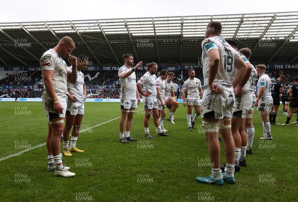 250323 - Ospreys v Dragons - United Rugby Championship - Dejected Dragons at full time