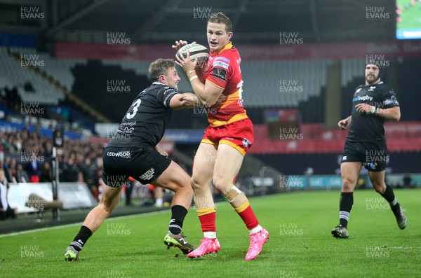 271017 - Ospreys v Dragons - Guinness PRO14 - Hallam Amos of Dragons is tackled by Ashley Beck of Ospreys