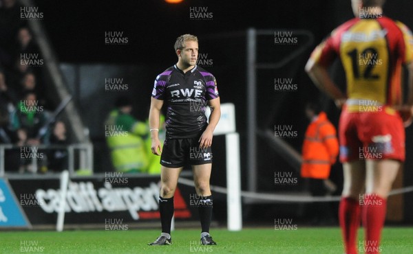 30.10.10 - Ospreys v Newport-Gwent Dragons - Magners League - Tom Issacs of Ospreys. 