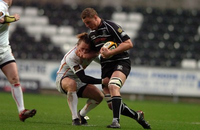 311206 - Ospreys v Newport Gwent Dragons - Magners League - Ospreys Brent Cockbain takes on Paul Emerick 