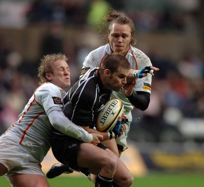 311206 - Ospreys v Newport Gwent Dragons - Magners League - Ospreys Tal Selley is held by Paul Emerick(R) and Ashely Smith 