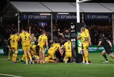 241026 - Ospreys v Dragons - United Rugby Championship - Reuben Morgan-Williams of Ospreys scores a try