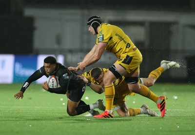 241026 - Ospreys v Dragons - United Rugby Championship - Keelan Giles of Ospreys is tackled by Elliot Dee of Dragons 