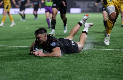 241026 - Ospreys v Dragons - United Rugby Championship - Reuben Morgan-Williams of Ospreys runs in to score a try