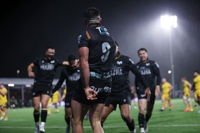 241026 - Ospreys v Dragons - United Rugby Championship - Reuben Morgan-Williams of Ospreys celebrates scoring a try with team mates