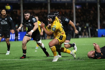 241026 - Ospreys v Dragons - United Rugby Championship - Anzelo Tuitavuki of Dragons scores a try