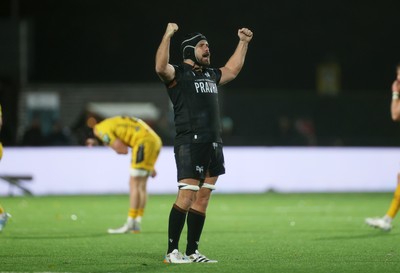 241026 - Ospreys v Dragons - United Rugby Championship - Morgan Morris of Ospreys celebrates on the final whistle