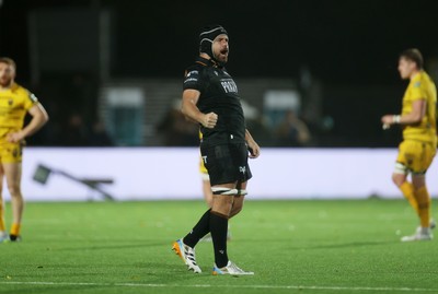 241026 - Ospreys v Dragons - United Rugby Championship - Morgan Morris of Ospreys celebrates on the final whistle