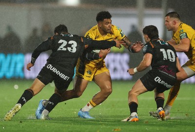 241026 Ospreys v Dragons RFC, BKT United Rugby Championship - Fetuli Paea of Dragons RFC takes on Lalakai Foketi of Ospreys and Dan Edwards of Ospreys