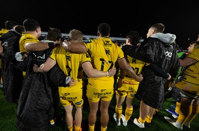 241026 Ospreys v Dragons RFC, BKT United Rugby Championship - The Dragons squad huddle up at the end of the match