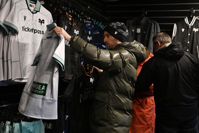 241026 - Ospreys v Dragons RFC - United Rugby Championship - Fans