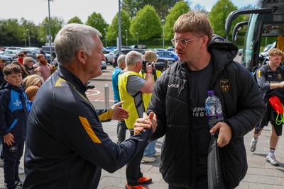 260425 - Ospreys v Dragons RFC - United Rugby Championship - Aaron Wainwright of Dragons arrives before todays game 