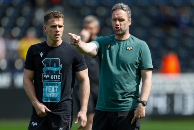 260425 - Ospreys v Dragons RFC - United Rugby Championship - Ospreys Head Coach Mark Jones during warm up