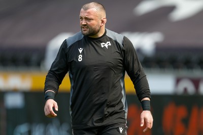 260425 - Ospreys v Dragons RFC - United Rugby Championship - Sam Parry of Ospreys warming up before the game
