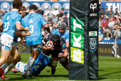 260425 - Ospreys v Dragons RFC - United Rugby Championship - Will Spencer of Ospreys Scores a Try