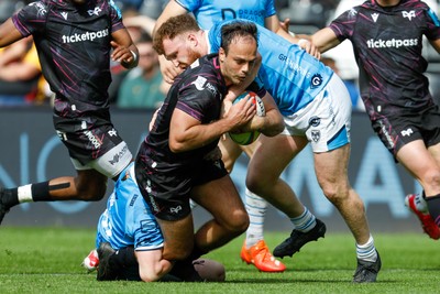 260425 - Ospreys v Dragons RFC - United Rugby Championship - Evardi Boshoff of Ospreys