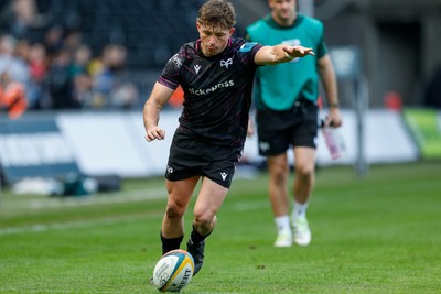 260425 - Ospreys v Dragons RFC - United Rugby Championship - Dan Edwards of Ospreys kicks a conversion