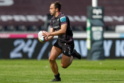 260425 - Ospreys v Dragons RFC - United Rugby Championship - Evardi Boshoff of Ospreys