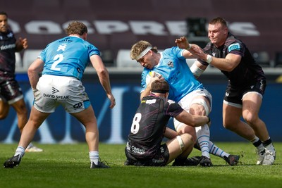 260425 - Ospreys v Dragons RFC - United Rugby Championship - Aaron Wainwright of Dragons is tackled by Morgan Morse of Ospreys