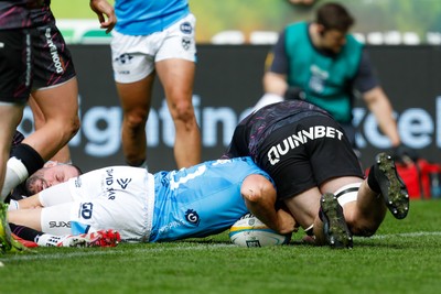 260425 - Ospreys v Dragons RFC - United Rugby Championship - Jared Rosser of Dragons Scores a Try