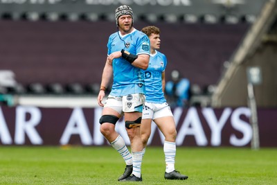 260425 - Ospreys v Dragons RFC - United Rugby Championship - Dan Lydiate of Dragons leaves the field for last time