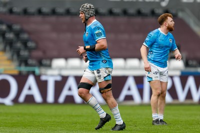 260425 - Ospreys v Dragons RFC - United Rugby Championship - Dan Lydiate of Dragons leaves the field for last time