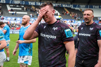 260425 - Ospreys v Dragons RFC - United Rugby Championship - Adam Beard of Ospreys at end of game