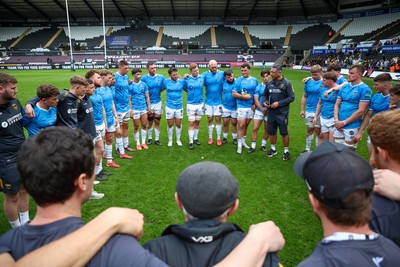260425 - Ospreys v Dragons RFC - United Rugby Championship - Dragons players at end of game