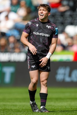 260425 - Ospreys v Dragons RFC - United Rugby Championship - Dan Edwards of Ospreys