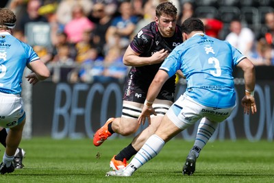 260425 - Ospreys v Dragons RFC - United Rugby Championship - James Ratti of Ospreys