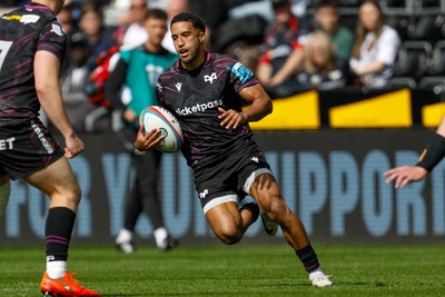 260425 - Ospreys v Dragons RFC - United Rugby Championship - Keelan Giles of Ospreys