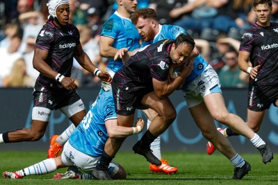 260425 - Ospreys v Dragons RFC - United Rugby Championship - Evardi Boshoff of Ospreys