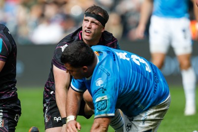 260425 - Ospreys v Dragons RFC - United Rugby Championship - Morgan Morse of Ospreys