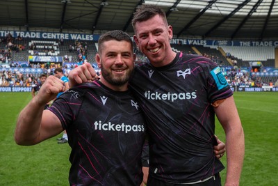 260425 - Ospreys v Dragons RFC - United Rugby Championship - Adam Beard of Ospreys and Tom Botha of Ospreys