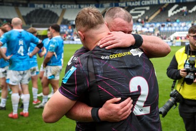 260425 - Ospreys v Dragons RFC - United Rugby Championship - Sam Parry of Ospreys and Dewi Lake of Ospreys