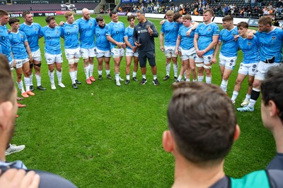 260425 - Ospreys v Dragons RFC - United Rugby Championship - Dragons RFC players huddle at end of game
