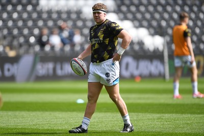 260425 - Ospreys v Dragons RFC - United Rugby Championship - Brodie Coughlan of Dragons