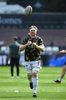 260425 - Ospreys v Dragons RFC - United Rugby Championship - Aaron Wainwright of Dragons