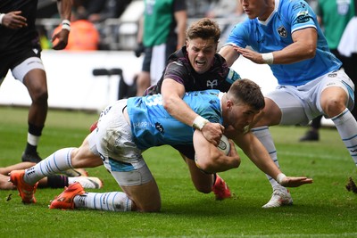 260425 - Ospreys v Dragons RFC - United Rugby Championship - Harry Rees-Weldon of Dragons scores the first try of the game